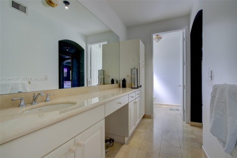 Townhouse in Coral Gables, Florida 3 bedrooms, 191.56 sq.m. № 2001641 - photo 21