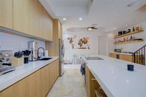 Townhouse in Coral Gables, Florida 3 bedrooms, 191.56 sq.m. № 2001641 - photo 8