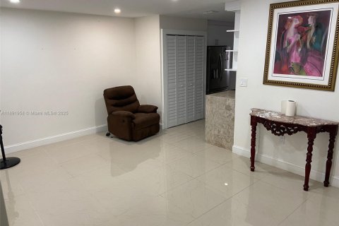 Villa ou maison à louer à Sweetwater, Floride: 3 chambres, 98.57 m2 № 1946202 - photo 11