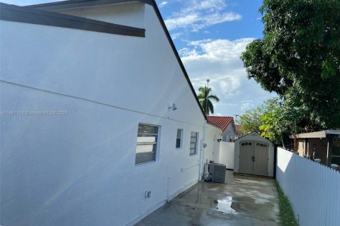 Villa ou maison à louer à Sweetwater, Floride: 3 chambres, 98.57 m2 № 1946202 - photo 24