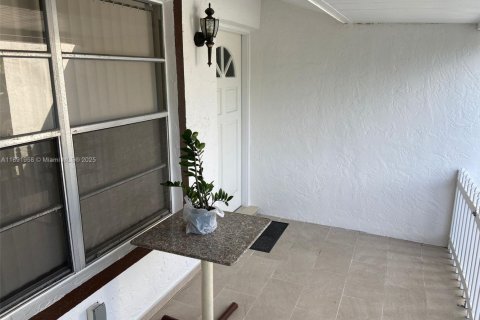 Villa ou maison à louer à Sweetwater, Floride: 3 chambres, 98.57 m2 № 1946202 - photo 5