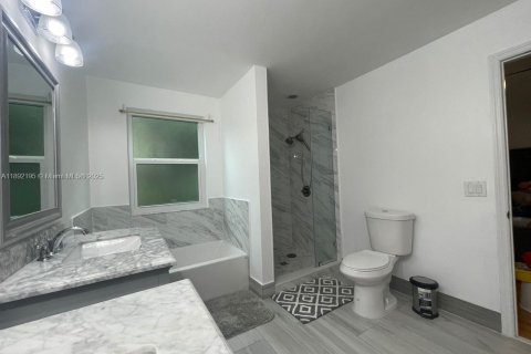 Villa ou maison à louer à Pembroke Pines, Floride: 4 chambres, 194.44 m2 № 1945436 - photo 14