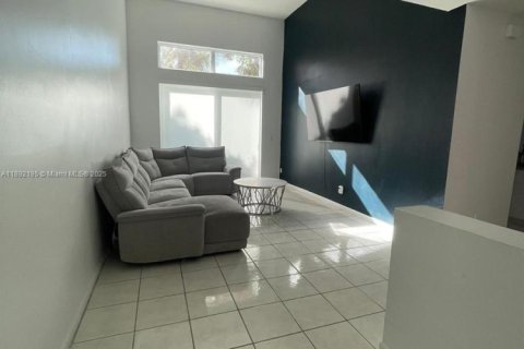 Villa ou maison à louer à Pembroke Pines, Floride: 4 chambres, 194.44 m2 № 1945436 - photo 6