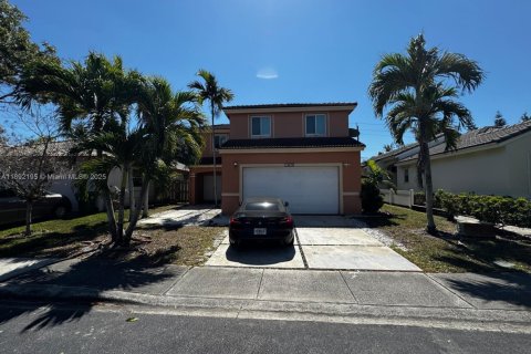 Villa ou maison à louer à Pembroke Pines, Floride: 4 chambres, 194.44 m2 № 1945436 - photo 1