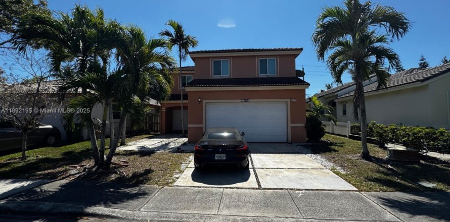 Villa ou maison à Pembroke Pines, Floride 4 chambres, 194.44 m2 № 1945436