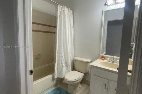Villa ou maison à louer à Pembroke Pines, Floride: 4 chambres, 194.44 m2 № 1945436 - photo 22