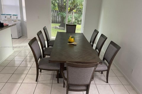 Villa ou maison à louer à Pembroke Pines, Floride: 4 chambres, 194.44 m2 № 1945436 - photo 25
