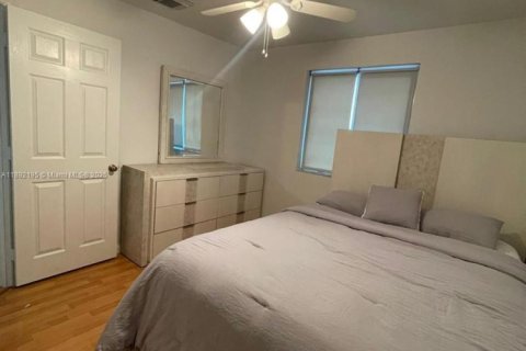 Villa ou maison à louer à Pembroke Pines, Floride: 4 chambres, 194.44 m2 № 1945436 - photo 27