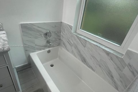 Villa ou maison à louer à Pembroke Pines, Floride: 4 chambres, 194.44 m2 № 1945436 - photo 26