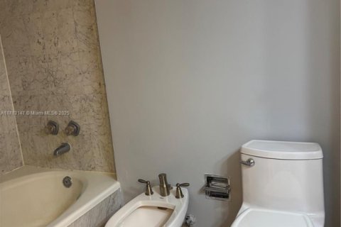 Купить кондоминиум в Майами, Флорида 2 спальни, 157.66м2, № 1697077 - фото 5