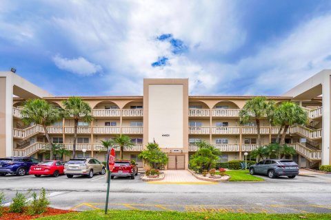 Condo in Coconut Creek, Florida, 2 bedrooms  № 2191546