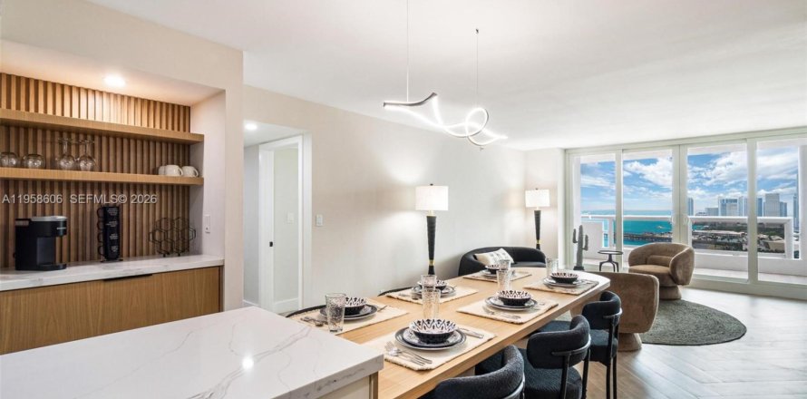 Condominio en Miami, Florida, 2 dormitorios  № 2020882