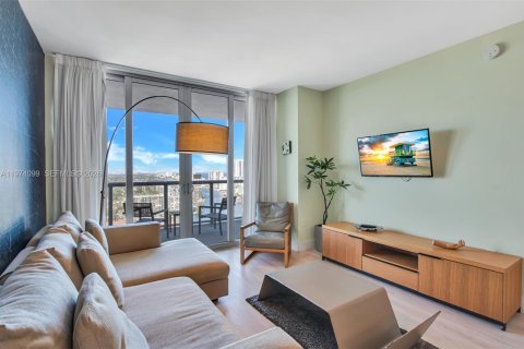 Condo in Hallandale Beach, Florida, 2 bedrooms № 2036376 - photo 11