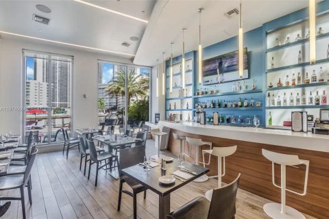 Condo in Hallandale Beach, Florida, 2 bedrooms № 2036376 - photo 6