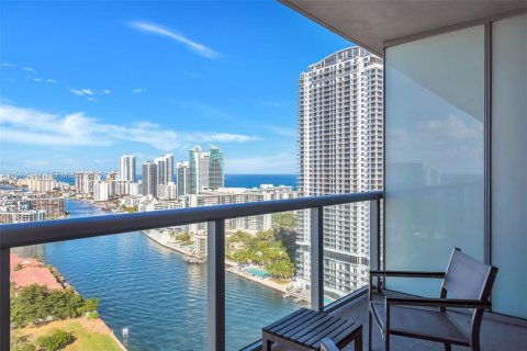 Condo in Hallandale Beach, Florida, 2 bedrooms № 2036376 - photo 22