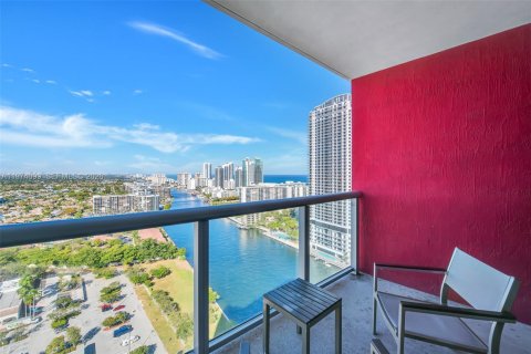 Condo in Hallandale Beach, Florida, 2 bedrooms № 2036376 - photo 21