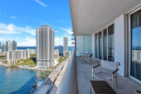 Condo in Hallandale Beach, Florida, 2 bedrooms № 2036376 - photo 12