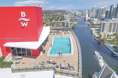 Condo in Hallandale Beach, Florida, 2 bedrooms № 2036376 - photo 2