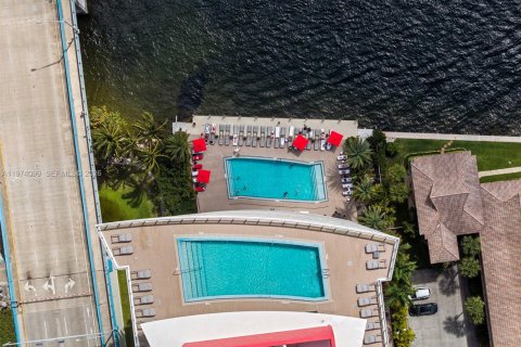 Condo à Hallandale Beach, Floride, 2 chambres  № 2036376