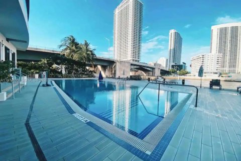 Condo in Hallandale Beach, Florida, 2 bedrooms № 2036376 - photo 10