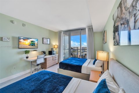 Condo in Hallandale Beach, Florida, 2 bedrooms № 2036376 - photo 20