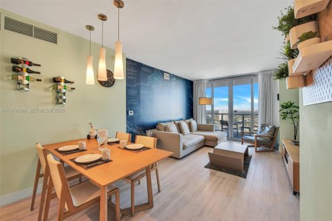 Condo in Hallandale Beach, Florida, 2 bedrooms № 2036376 - photo 18
