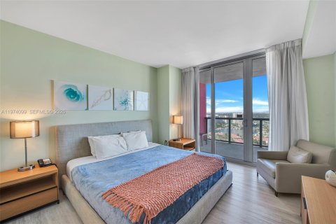 Condo in Hallandale Beach, Florida, 2 bedrooms № 2036376 - photo 14