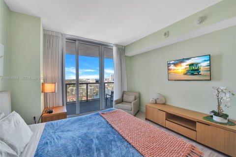 Condo in Hallandale Beach, Florida, 2 bedrooms № 2036376 - photo 15