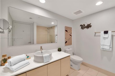 Condo in Hallandale Beach, Florida, 2 bedrooms № 2036376 - photo 24