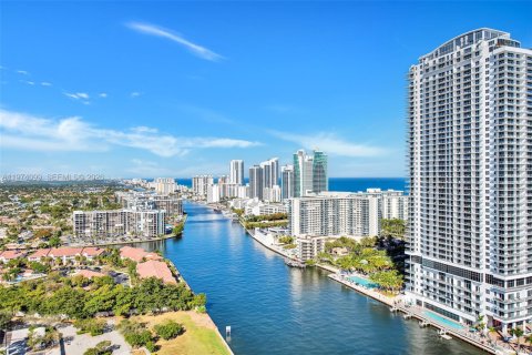 Condo in Hallandale Beach, Florida, 2 bedrooms № 2036376 - photo 13