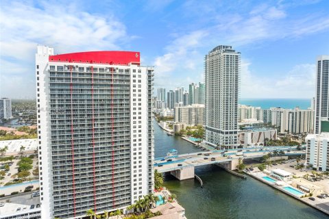 Condo in Hallandale Beach, Florida, 2 bedrooms № 2036376 - photo 4