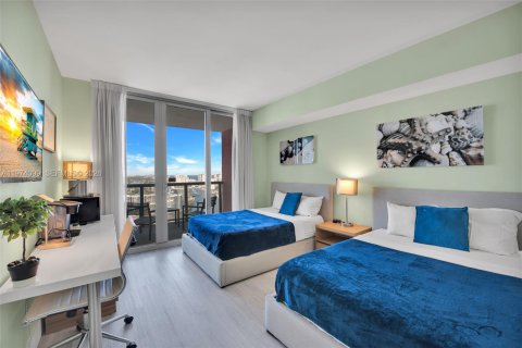 Condo in Hallandale Beach, Florida, 2 bedrooms № 2036376 - photo 16