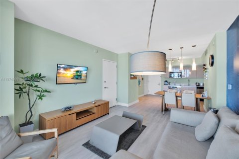 Condo in Hallandale Beach, Florida, 2 bedrooms № 2036376 - photo 17