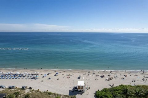 Condo in Hallandale Beach, Florida, 2 bedrooms № 2036376 - photo 27