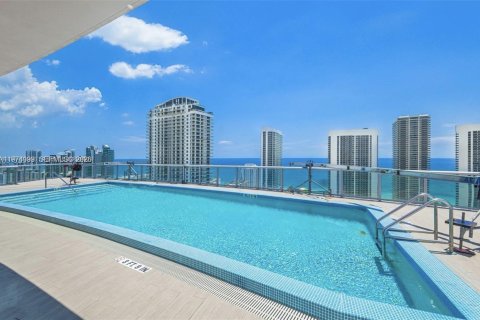Condo in Hallandale Beach, Florida, 2 bedrooms № 2036376 - photo 9