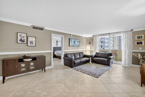 Купить кондоминиум в Халландейл-Бич, Флорида 2 спальни, 102.19м2, № 1956593 - фото 11
