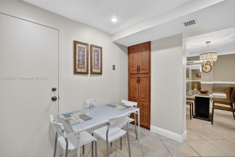 Купить кондоминиум в Халландейл-Бич, Флорида 2 спальни, 102.19м2, № 1956593 - фото 20