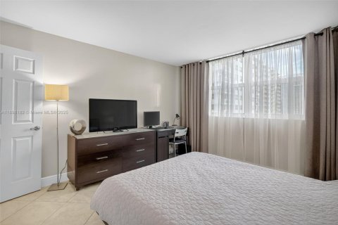 Купить кондоминиум в Халландейл-Бич, Флорида 2 спальни, 102.19м2, № 1956593 - фото 28