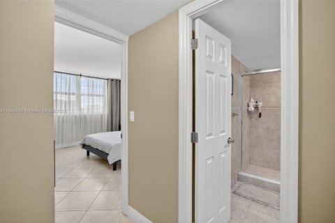 Купить кондоминиум в Халландейл-Бич, Флорида 2 спальни, 102.19м2, № 1956593 - фото 27