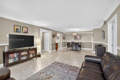 Купить кондоминиум в Халландейл-Бич, Флорида 2 спальни, 102.19м2, № 1956593 - фото 15