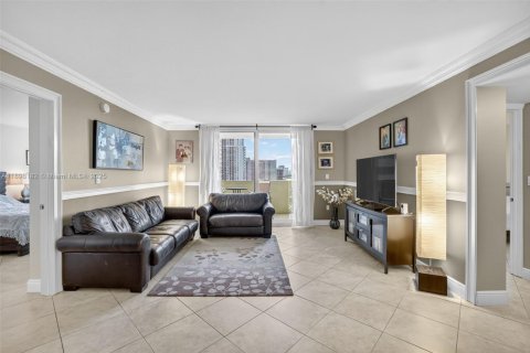 Купить кондоминиум в Халландейл-Бич, Флорида 2 спальни, 102.19м2, № 1956593 - фото 12