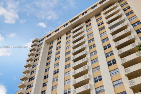 Купить кондоминиум в Халландейл-Бич, Флорида 2 спальни, 102.19м2, № 1956593 - фото 30