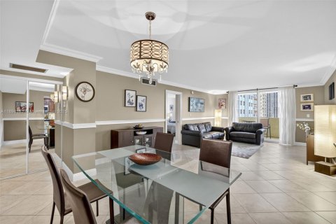 Купить кондоминиум в Халландейл-Бич, Флорида 2 спальни, 102.19м2, № 1956593 - фото 10