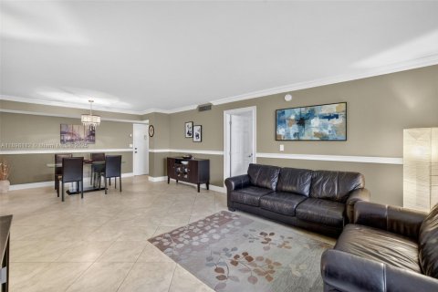 Купить кондоминиум в Халландейл-Бич, Флорида 2 спальни, 102.19м2, № 1956593 - фото 14