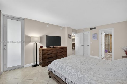 Купить кондоминиум в Халландейл-Бич, Флорида 2 спальни, 102.19м2, № 1956593 - фото 23