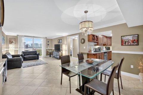 Купить кондоминиум в Халландейл-Бич, Флорида 2 спальни, 102.19м2, № 1956593 - фото 9