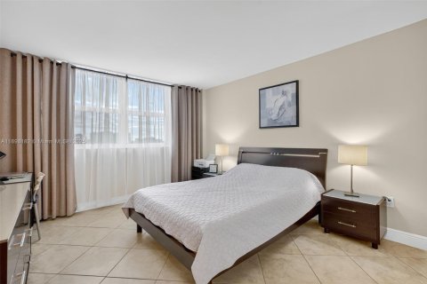 Купить кондоминиум в Халландейл-Бич, Флорида 2 спальни, 102.19м2, № 1956593 - фото 6