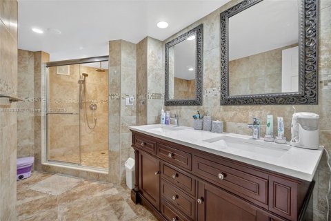 Купить кондоминиум в Халландейл-Бич, Флорида 2 спальни, 102.19м2, № 1956593 - фото 7