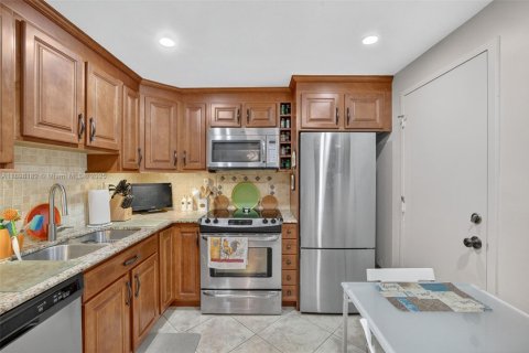 Купить кондоминиум в Халландейл-Бич, Флорида 2 спальни, 102.19м2, № 1956593 - фото 5