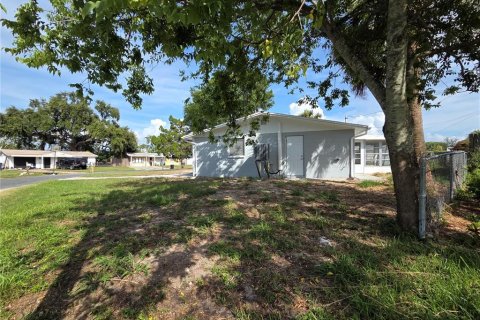 House in New Port Richey, Florida 2 bedrooms, 83.43 sq.m. № 2236134 - photo 18